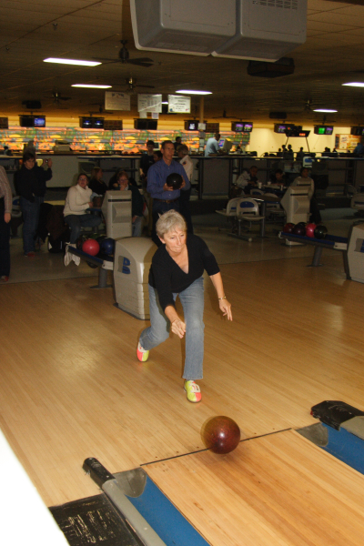2008-Jan_bowling/images_large/2008-1-29_3_Julie_Aberger.jpg