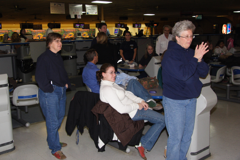 2008-Jan_bowling/images_large/2008-1-29_6_Cindy_Orlandi_Kristen_Debbie_Burd.jpg