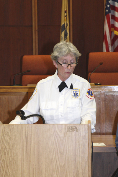 2008_emtgraduation/images_large/2008-11-18_squad_EMT_class_graduation_4_Julie_Aberger.jpg
