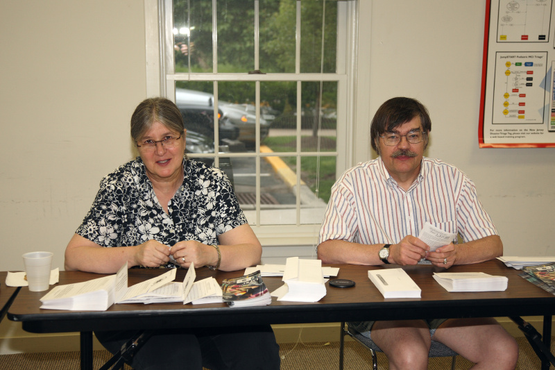 2008_envelope_stuffing/images_large/2008-6-3_envelope_stuffing_8_Bonnie_Kirk_Schmitt.jpg