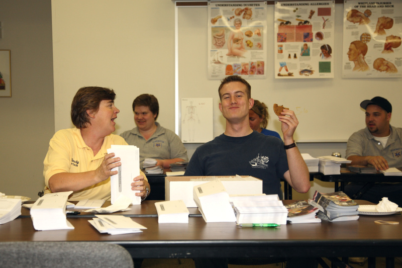 2008_envelope_stuffing/images_large/2008-6-3_envelope_stuffing_9_Cindy_Orlandi_Matt_Burd.jpg