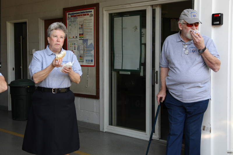 ../2008_memorial_day/images_large/2008-5-26_6_Debbie_Burd_Dick_Bailey.jpg