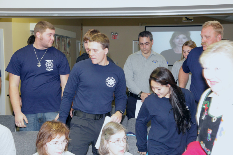 2010_fall_emtgraduation/images_large/2010-11-20_29.jpg
