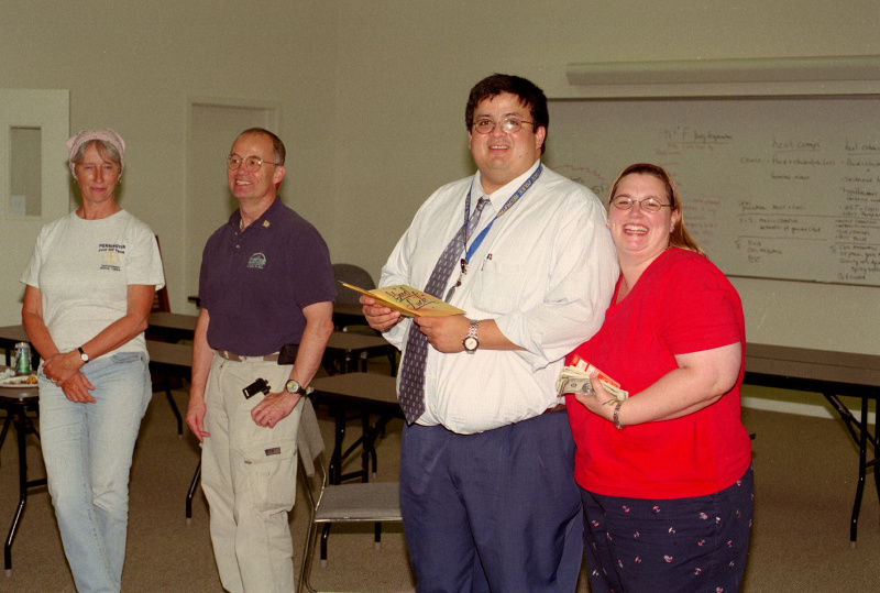 historic_photos/images_large/2004-8-3_picnic_9_Julie_Jim_Kenyon_Oskar_Suzanne_Ramos.jpg