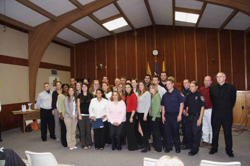 historic_photos/images_large/2007-11-17_EMT_class_18_group.jpg
