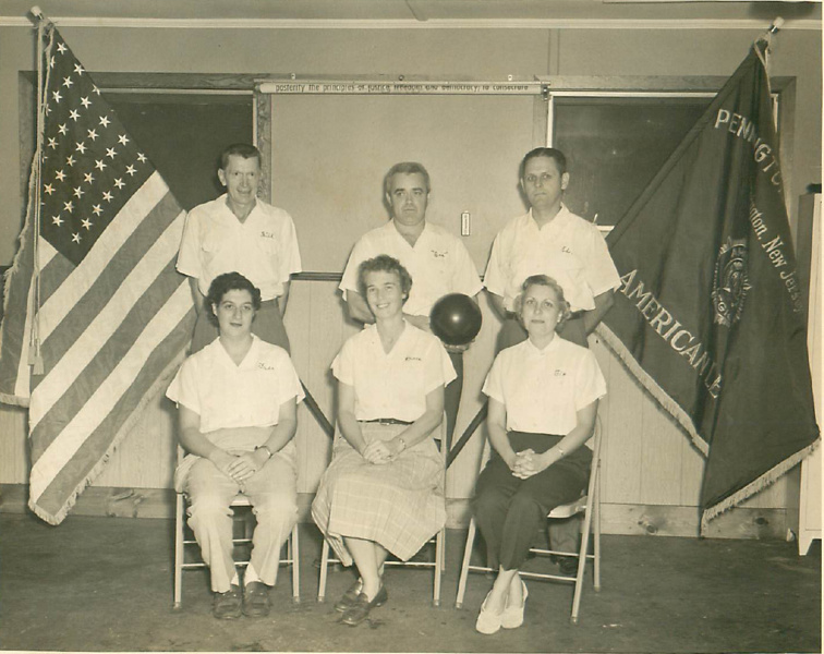 historic_photos/images_large/squad_bowling_team.jpg