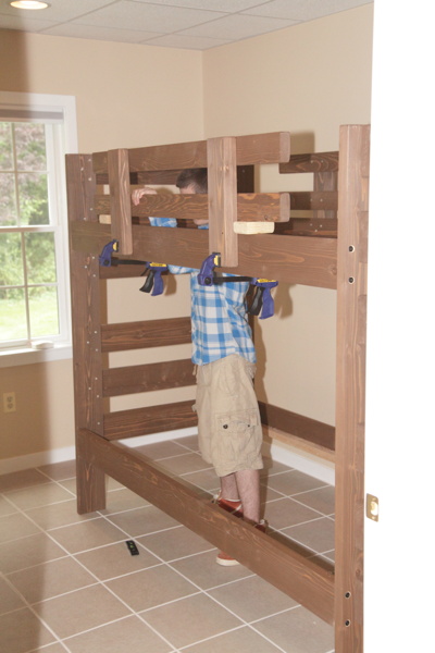 sleeping_quarters_construction/images_large/2013-09-05-bunkbed-3.jpg